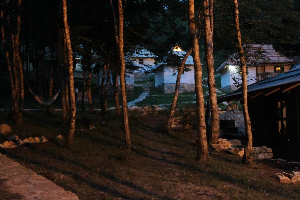 Camp Divlja Rijeka Hotel Hum Kültér fotó